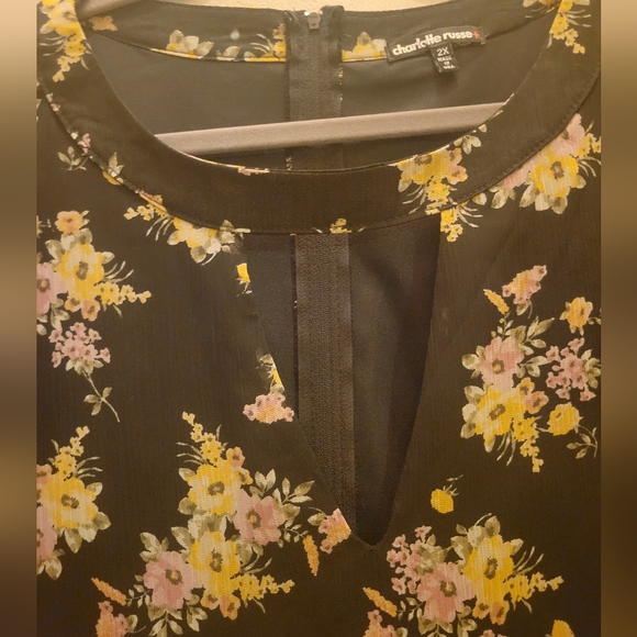 Short Black and Floral Dress. Size 2X - Picture 2 of 5